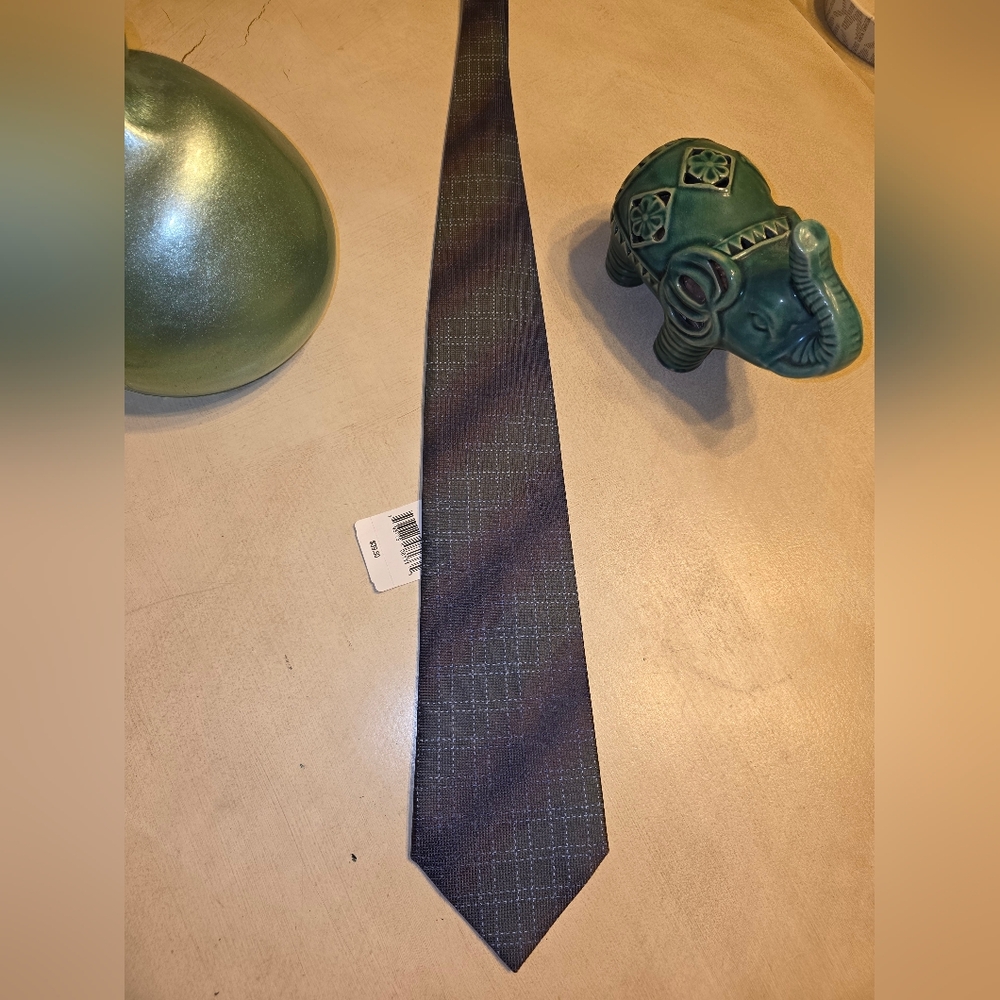 Kenneth Cole New York Silk tie - Subtle Plaid 👔 . Perfect Gift!